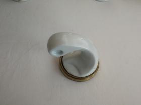 Accesorios baño en latón y porcelana 34 - Percha pared Agua lux cuero