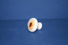 Accesorios baño de encimera en porcelana 458 - Tiradormueble porcelana Dona girasol