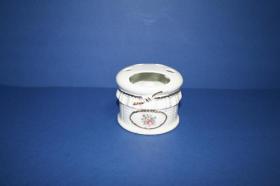 Accesorios baño de encimera en porcelana 468 - Dosificador de porcelana Lazo oro